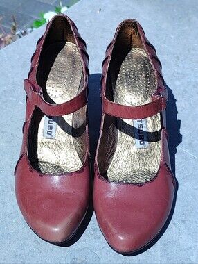 Tsubo Brown Leather Heels Sz 8.5 👠